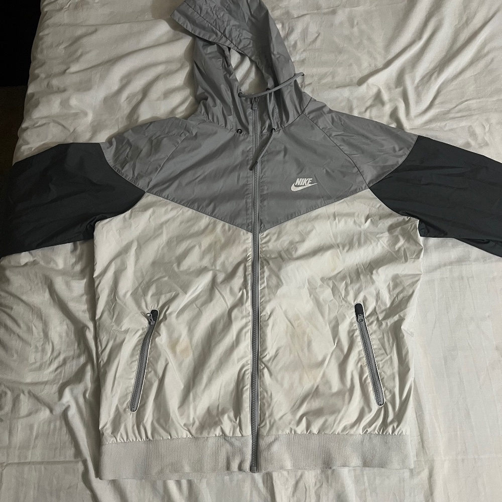 Nike windbreaker size medium